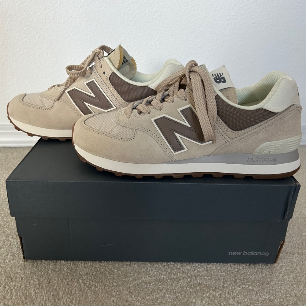 NIB New Balance 574 Women’s 8.5 Beige Ivory Brown Neutral